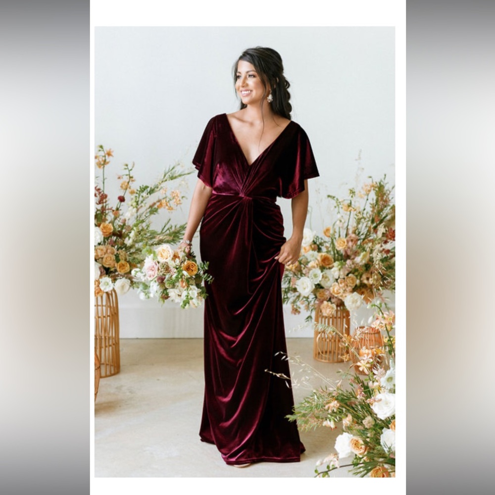 Revelry burgundy velvet dress size 4, petite maxi. 41in waist to hem. NWOT.